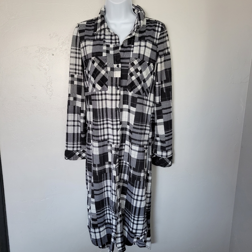 Eye Candy Medium Long Sleeve Black and White Plaid Flannel Extra Long Shirt Top